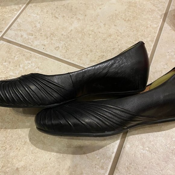 Earthies‎ Vanya Flat Shoes, Black Mooshie Flats 6.5 - Picture 3 of 5